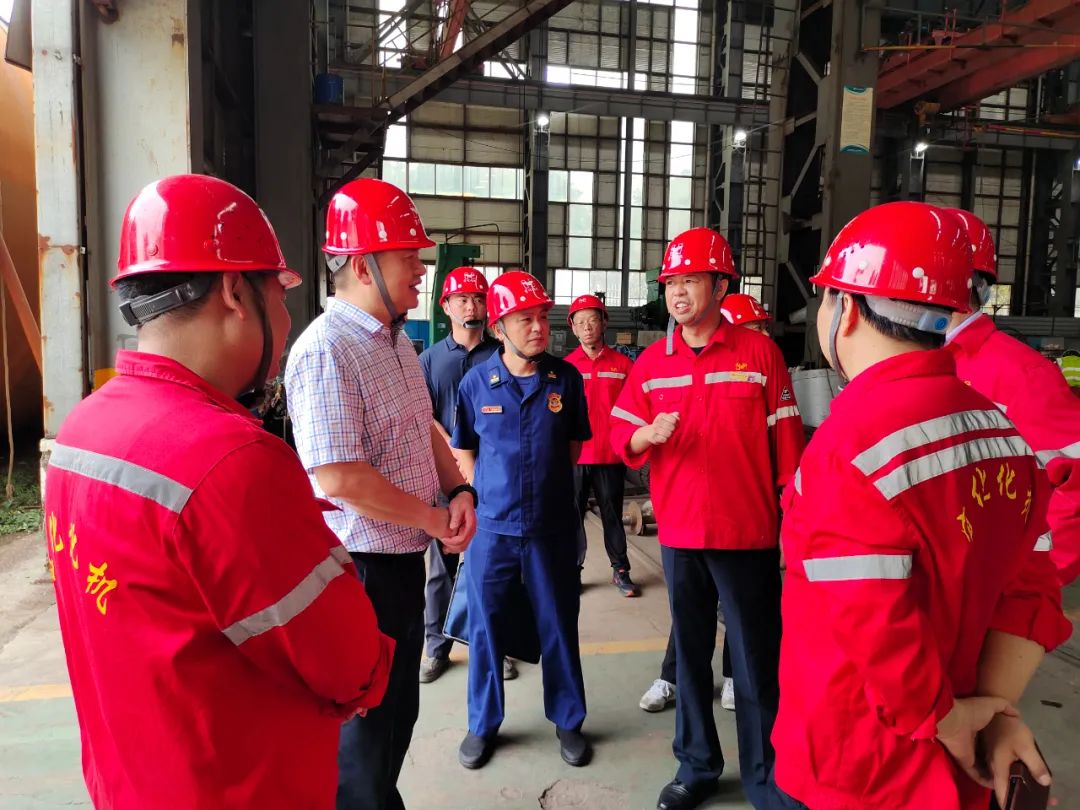 猇亭區(qū)副區(qū)長、黨組成員舒華容帶隊到化機公司檢查安全生產(chǎn)工作(圖2) 圖片