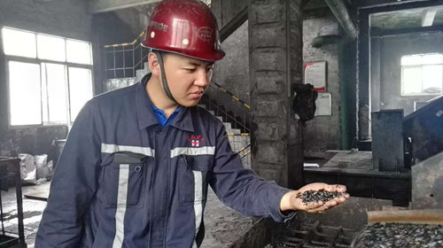 礦業(yè)公司陳俊武:扎根礦山書(shū)寫(xiě)無(wú)悔青春(圖1) 礦業(yè)公司陳俊武:扎根礦山書(shū)寫(xiě)無(wú)悔青春(圖1)