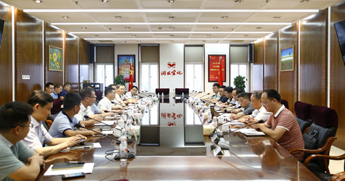 宜昌市經(jīng)信局局長丁慶榮一行到宜化集團調(diào)研(圖2) 宜昌市經(jīng)信局局長丁慶榮一行到宜化集團調(diào)研(圖2)