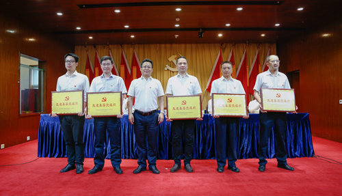 宜化集團召開慶祝中國共產(chǎn)黨成立98周年暨表彰大會(圖5) 宜化集團召開慶祝中國共產(chǎn)黨成立98周年暨表彰大會(圖5)