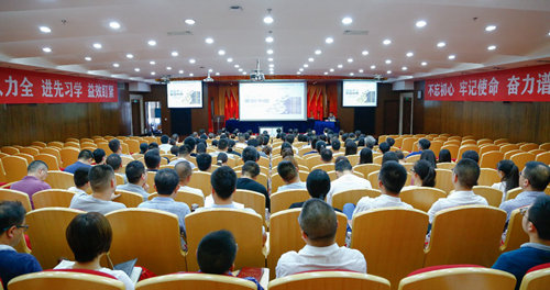 宜化集團黨委中心組傳達學習全國安全生產電視電話會議精神(圖1) 宜化集團黨委中心組傳達學習全國安全生產電視電話會議精神(圖1)