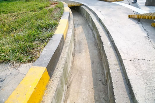 熱火朝天!集團總部140余人到股份公司氯堿分廠開展勞動(圖6) 熱火朝天!集團總部140余人到股份公司氯堿分廠開展勞動(圖6)