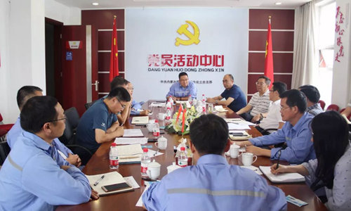 王大真一行到內(nèi)蒙片區(qū)現(xiàn)場(chǎng)辦公(圖7) 王大真一行到內(nèi)蒙片區(qū)現(xiàn)場(chǎng)辦公(圖7)