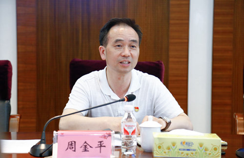 市國資委廠務公開民主管理調研組到集團開展專題調研(圖2) 市國資委廠務公開民主管理調研組到集團開展專題調研(圖2)