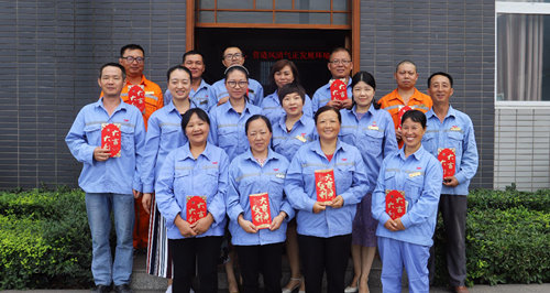 宜化集團發放金秋助學金30余萬元 124名職工子女獲得資助(圖3) 宜化集團發放金秋助學金30余萬元 124名職工子女獲得資助(圖3)