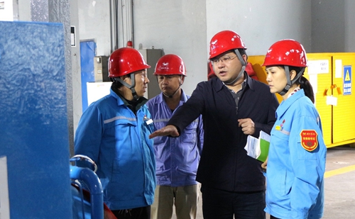 宜昌市國資委黨委委員、副主任曹紅國到股份公司開展主題教育調研(圖1) 宜昌市國資委黨委委員、副主任曹紅國到股份公司開展主題教育調研(圖1)