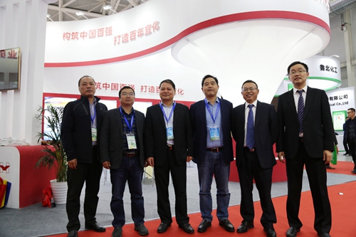 宜化集團參加2019中國磷復肥工業展會并榮登“2019年度中國農資經銷商最佳合作廠家”榜首(圖2) 宜化集團參加2019中國磷復肥工業展會并榮登“2019年度中國農資經銷商最佳合作廠家”榜首(圖2)
