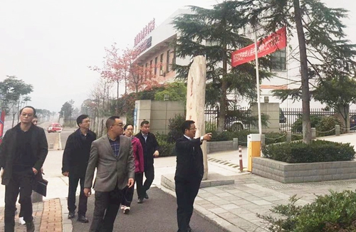 王大真到實(shí)訓(xùn)基地調(diào)研(圖1) 王大真到實(shí)訓(xùn)基地調(diào)研(圖1)