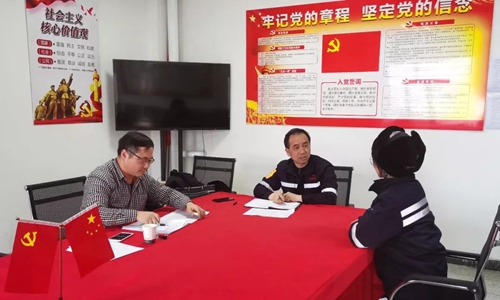 周金平到新疆宜化走訪調研 與廣大干部職工貼心交流(圖1) 周金平到新疆宜化走訪調研 與廣大干部職工貼心交流(圖1)