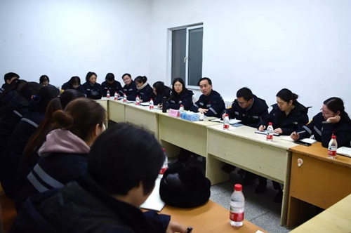 周金平到新疆宜化走訪調研 與廣大干部職工貼心交流(圖2) 周金平到新疆宜化走訪調研 與廣大干部職工貼心交流(圖2)