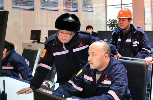 集團領導春節前走訪慰問一線職工、困難職工和離退休老干部(圖1) 集團領導春節前走訪慰問一線職工、困難職工和離退休老干部(圖1)