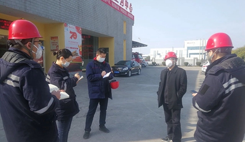 王大真到股份公司、楚星公司和松滋肥業現場檢查疫情防控及安全生產情況(圖2) 王大真到股份公司、楚星公司和松滋肥業現場檢查疫情防控及安全生產情況(圖2)