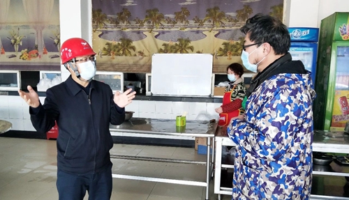 王大真到股份公司現(xiàn)場檢查疫情防控及安全生產(chǎn)情況(圖2) 王大真到股份公司現(xiàn)場檢查疫情防控及安全生產(chǎn)情況(圖2)