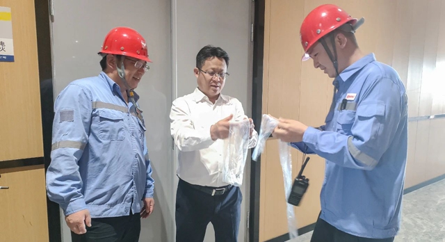 王大真到田家河園區(qū)新項目和宜昌區(qū)域分子公司現(xiàn)場辦公(圖1) 王大真到田家河園區(qū)新項目和宜昌區(qū)域分子公司現(xiàn)場辦公(圖1)