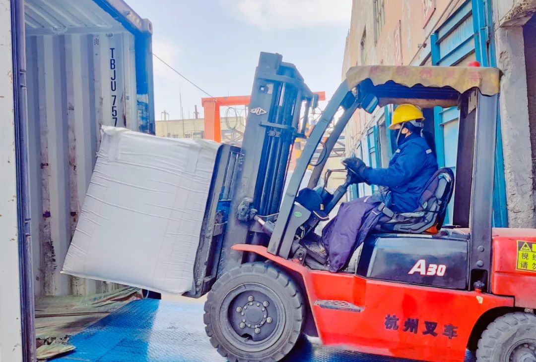 揚(yáng)帆出海!內(nèi)蒙宜化開(kāi)啟綠色物流新模式(圖4) 揚(yáng)帆出海!內(nèi)蒙宜化開(kāi)啟綠色物流新模式(圖4)