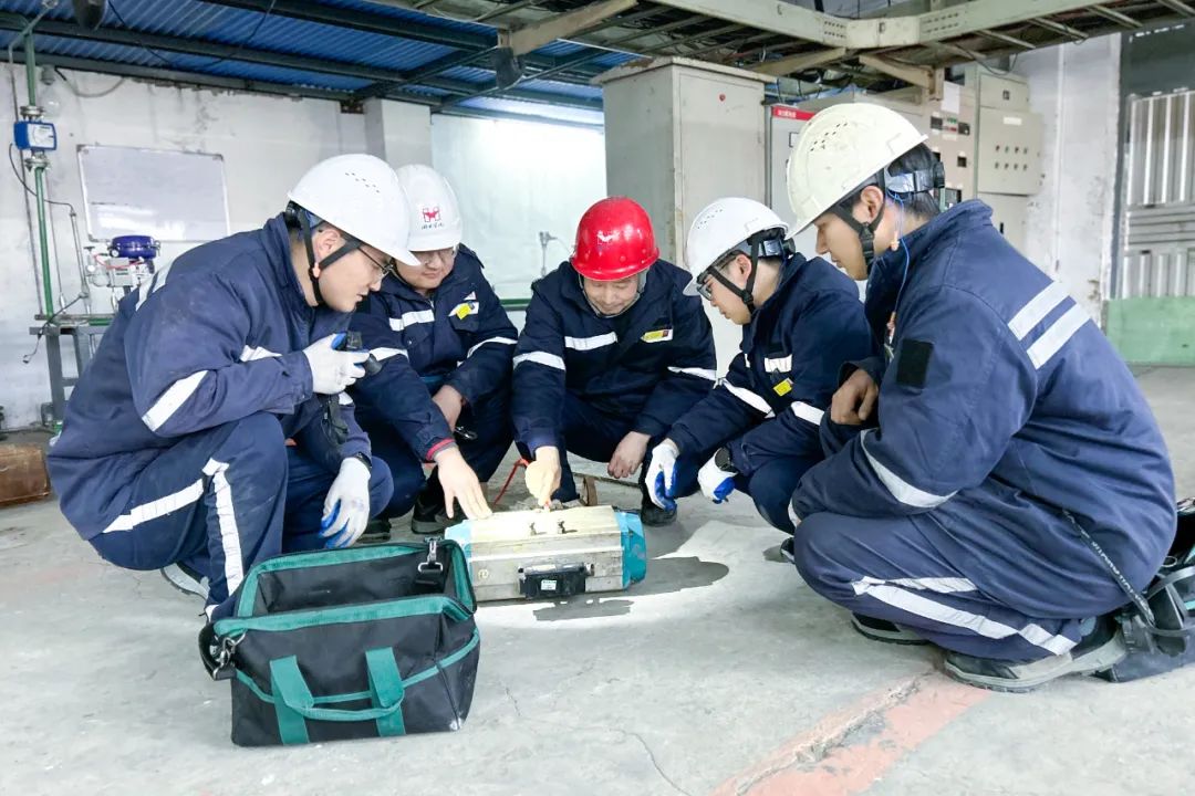 喜訊!股份公司PVC電儀維護(hù)班、消防班榮獲此項(xiàng)榮譽(yù)(圖2) 喜訊!股份公司PVC電儀維護(hù)班、消防班榮獲此項(xiàng)榮譽(yù)(圖2)