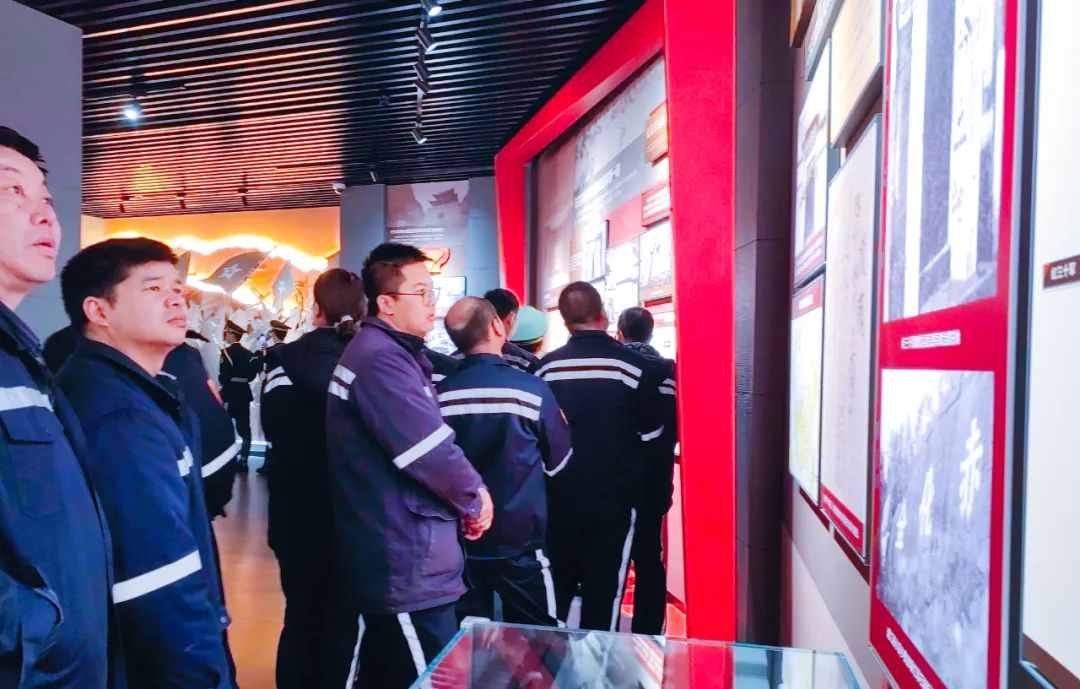 青海片區公司:緬懷先輩祭英烈,踔厲奮發譜新篇(圖5) 青海片區公司:緬懷先輩祭英烈,踔厲奮發譜新篇(圖5)