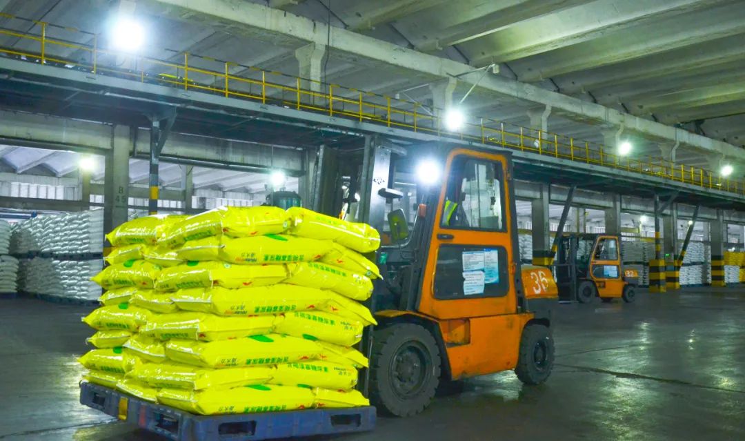 喜報(bào)!新疆宜化尿素產(chǎn)品再添兩位“新成員”(圖2) 喜報(bào)!新疆宜化尿素產(chǎn)品再添兩位“新成員”(圖2)