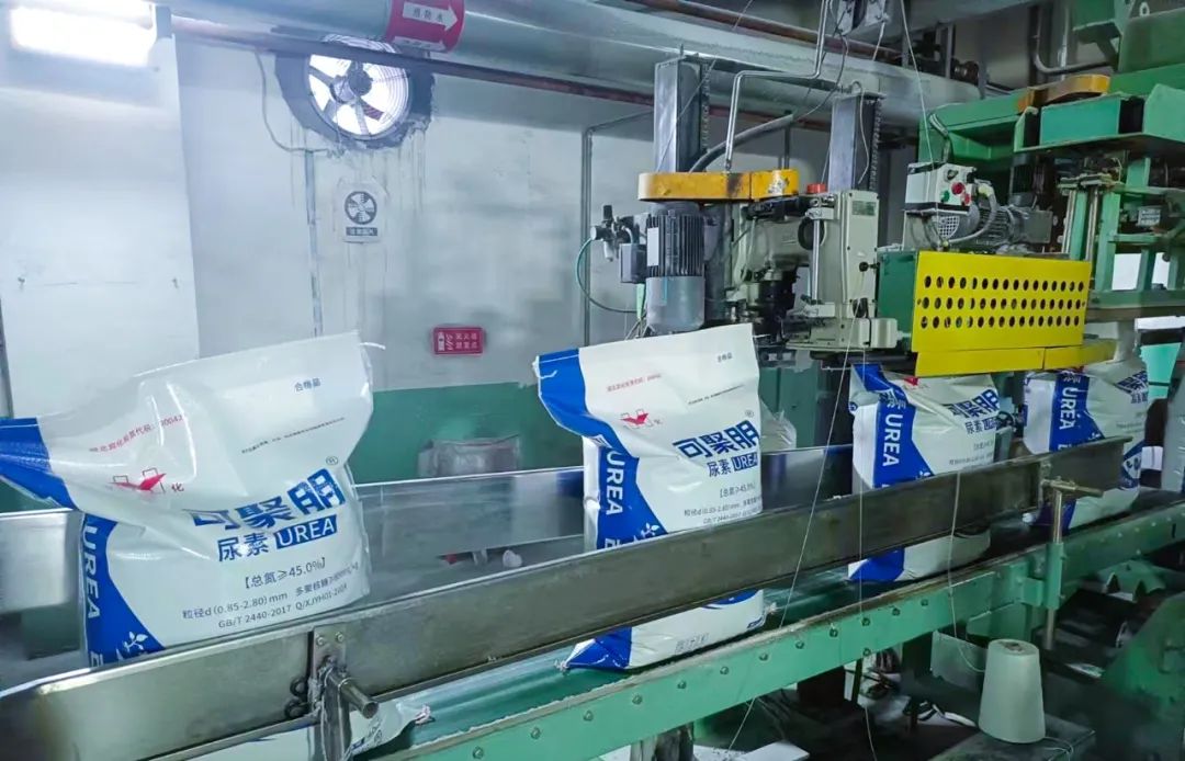 喜報(bào)!新疆宜化尿素產(chǎn)品再添兩位“新成員”(圖3) 喜報(bào)!新疆宜化尿素產(chǎn)品再添兩位“新成員”(圖3)