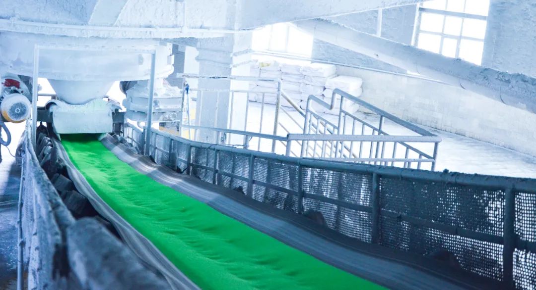 喜報(bào)!新疆宜化尿素產(chǎn)品再添兩位“新成員”(圖4) 喜報(bào)!新疆宜化尿素產(chǎn)品再添兩位“新成員”(圖4)