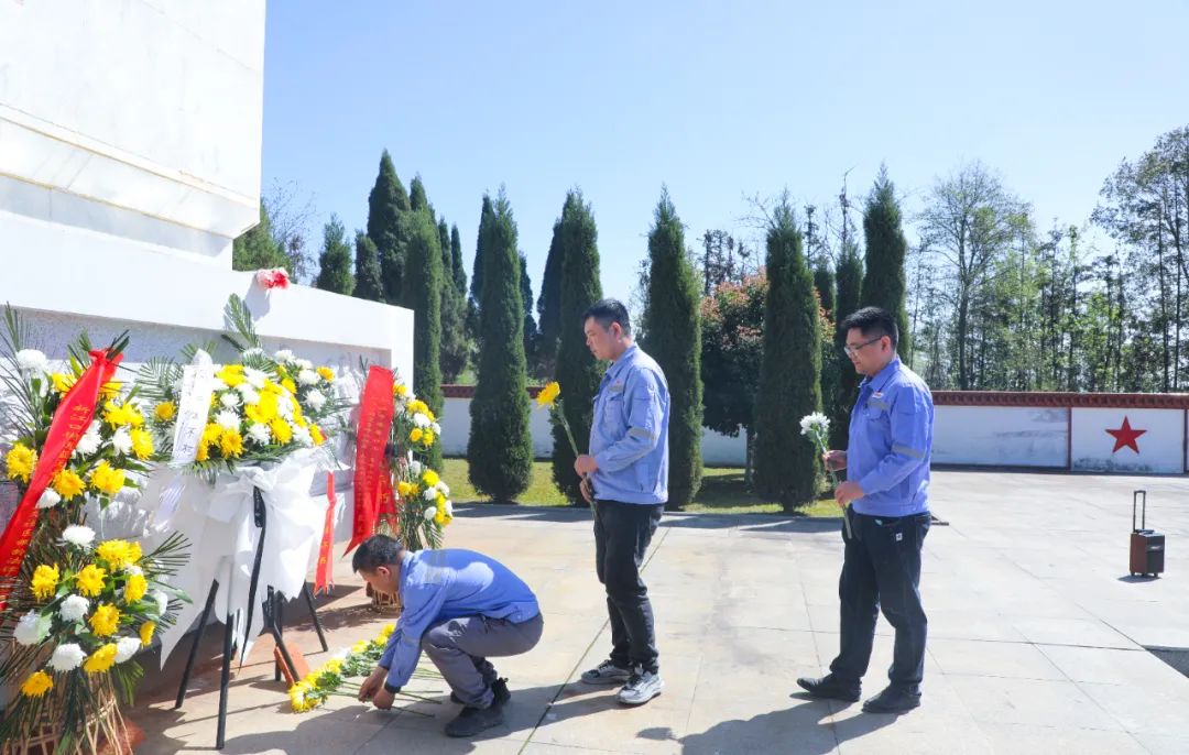 傳承紅色基因賡續(xù)紅色血脈!松滋肥業(yè)開(kāi)展清明祭英烈主題黨日活動(dòng)(圖4) 傳承紅色基因賡續(xù)紅色血脈!松滋肥業(yè)開(kāi)展清明祭英烈主題黨日活動(dòng)(圖4)