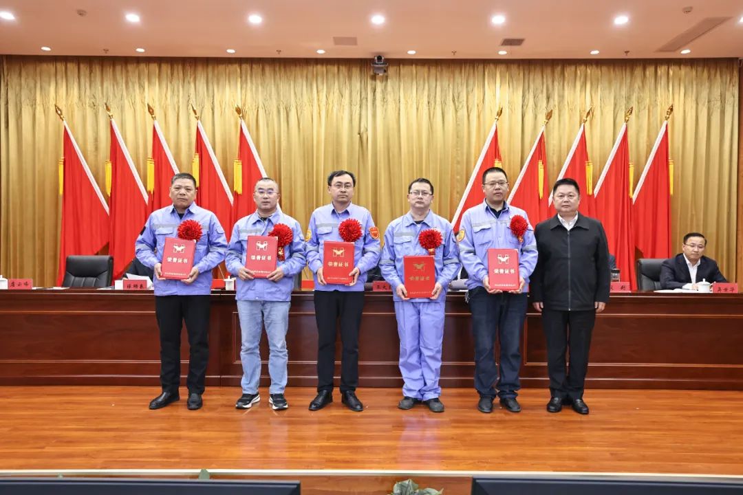 宜化集團(tuán)召開氨醇項(xiàng)目成功投產(chǎn)總結(jié)表彰大會(huì)(圖8) 宜化集團(tuán)召開氨醇項(xiàng)目成功投產(chǎn)總結(jié)表彰大會(huì)(圖8)