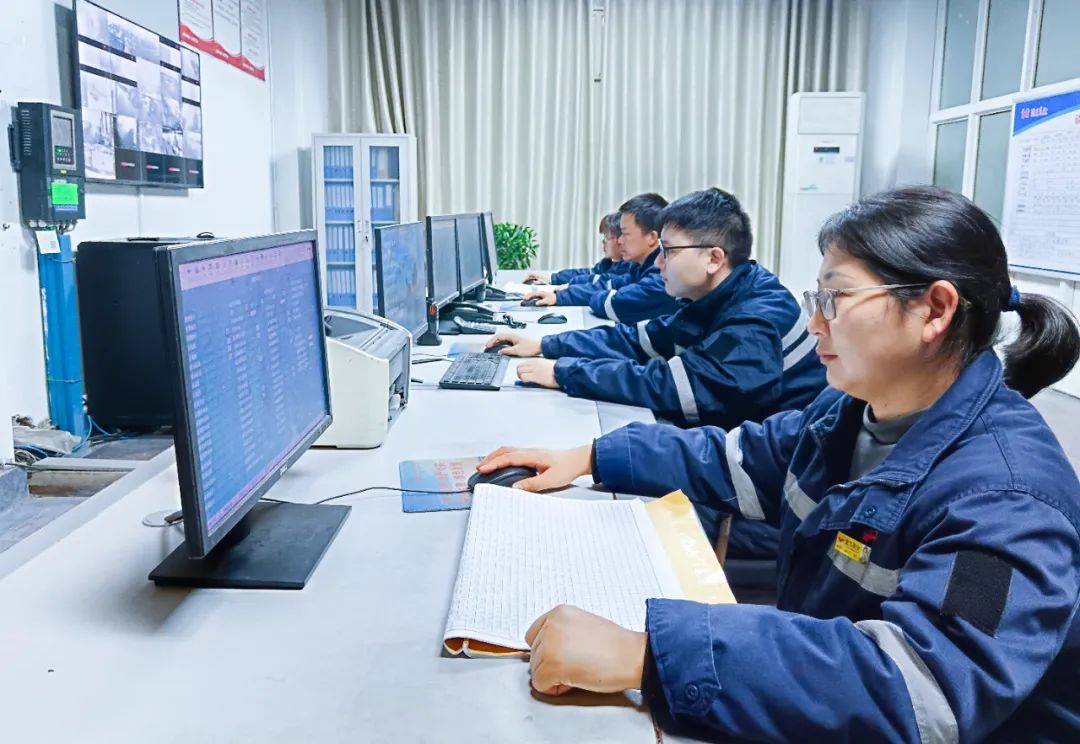 股份公司磷銨分廠:優(yōu)化生產(chǎn)提質(zhì)量,深挖潛力創(chuàng)效益(圖2) 股份公司磷銨分廠:優(yōu)化生產(chǎn)提質(zhì)量,深挖潛力創(chuàng)效益(圖2)