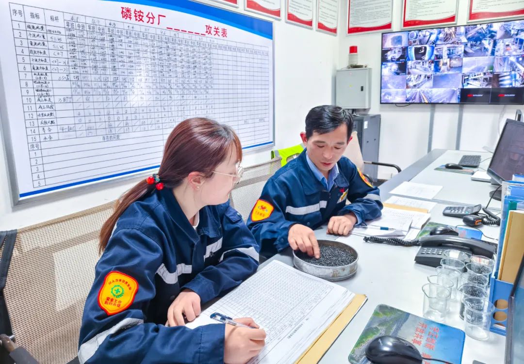 股份公司磷銨分廠:優(yōu)化生產(chǎn)提質(zhì)量,深挖潛力創(chuàng)效益(圖4) 股份公司磷銨分廠:優(yōu)化生產(chǎn)提質(zhì)量,深挖潛力創(chuàng)效益(圖4)