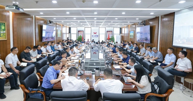 集團黨委傳達學(xué)習(xí)習(xí)近平總書記近期重要講話精神(圖1) 集團黨委傳達學(xué)習(xí)習(xí)近平總書記近期重要講話精神(圖1)