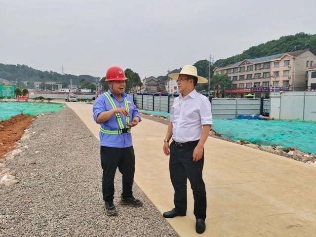 王大真到楚星整體升級改造項目現(xiàn)場檢查工程建設(shè)情況(圖1) 王大真到楚星整體升級改造項目現(xiàn)場檢查工程建設(shè)情況(圖1)
