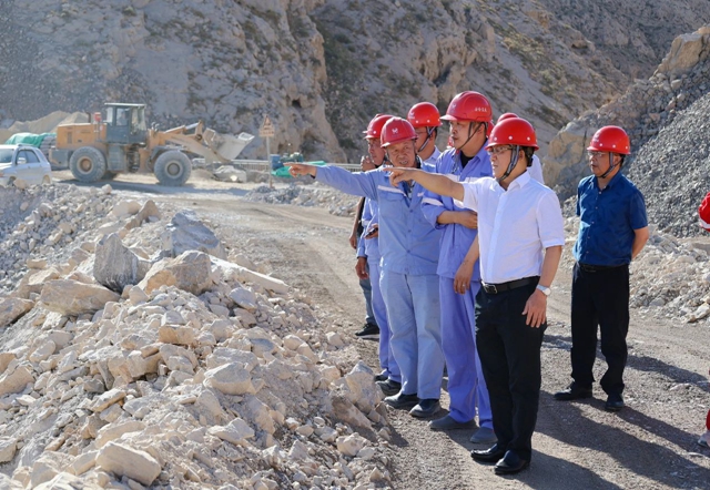 王大真一行到內蒙區(qū)域現場調研