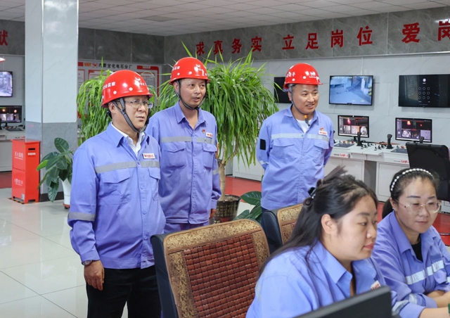 王大真一行到內蒙區域現場調研(圖2) 王大真一行到內蒙區域現場調研(圖2)