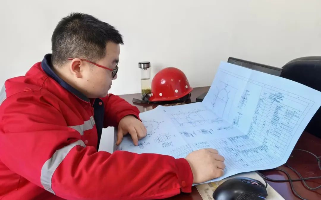 【管理標兵】化機公司黃亞華:扎根一線勤鉆研,履職盡責勇?lián)?圖2) 【管理標兵】化機公司黃亞華:扎根一線勤鉆研,履職盡責勇?lián)?圖2)