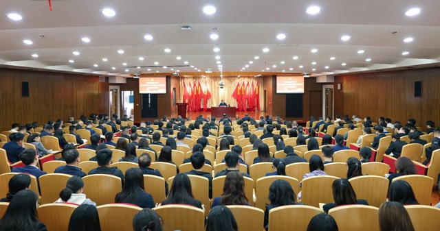 宜化集團(tuán)領(lǐng)導(dǎo)班子深入貫徹中央八項(xiàng)規(guī)定精神學(xué)習(xí)教育讀書(shū)班開(kāi)班(圖1) 宜化集團(tuán)領(lǐng)導(dǎo)班子深入貫徹中央八項(xiàng)規(guī)定精神學(xué)習(xí)教育讀書(shū)班開(kāi)班(圖1)