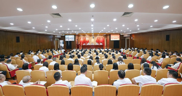 宜化集團(tuán)召開一季度生產(chǎn)經(jīng)營分析總結(jié)會(圖1) 宜化集團(tuán)召開一季度生產(chǎn)經(jīng)營分析總結(jié)會(圖1)