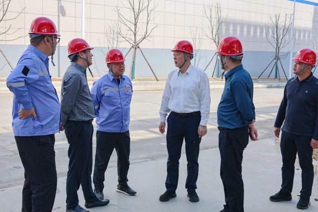 黃智華一行到宜化楚星整體升級改造項目現場調研(圖1) 黃智華一行到宜化楚星整體升級改造項目現場調研(圖1)