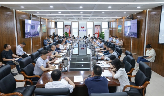 宜化集團領導班子舉行深入貫徹中央八項規定精神學習教育讀書班第二次集體學習研討(圖1) 宜化集團領導班子舉行深入貫徹中央八項規定精神學習教育讀書班第二次集體學習研討(圖1)