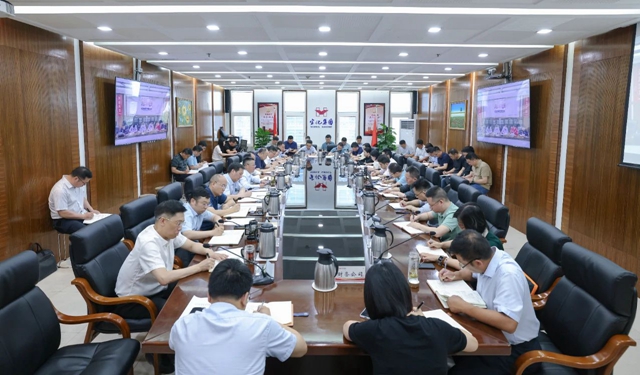 集團召開黨委(擴大)會議傳達學習中央有關(guān)通報(圖1) 集團召開黨委(擴大)會議傳達學習中央有關(guān)通報(圖1)