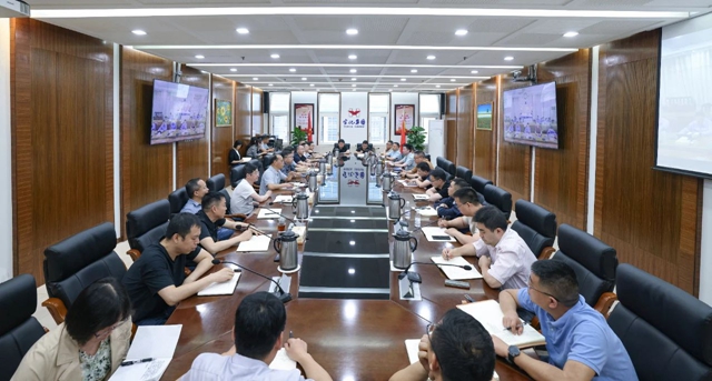 集團(tuán)召開工作調(diào)度會 安排“五一”期間安全生產(chǎn)等工作(圖1) 集團(tuán)召開工作調(diào)度會 安排“五一”期間安全生產(chǎn)等工作(圖1)