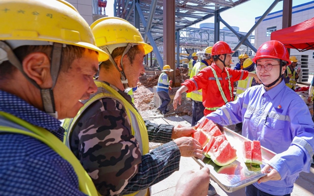 酷暑送清涼，關(guān)懷沁人心！宜化田家河園區(qū)全力保障職工高溫作業(yè)安全